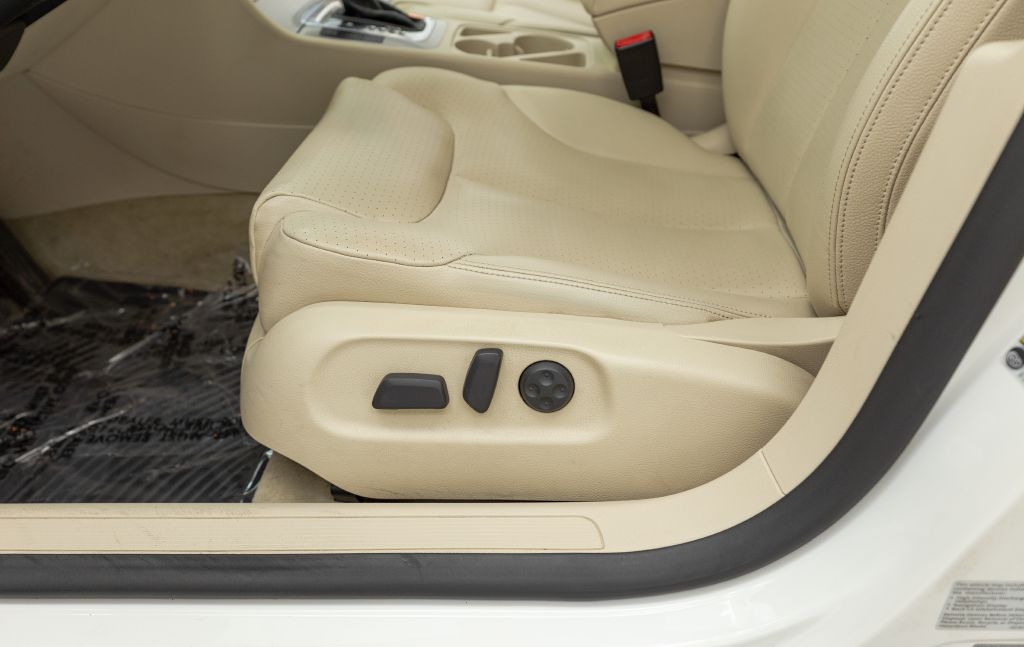 Photo 34 of this VOLKSWAGEN PASSAT