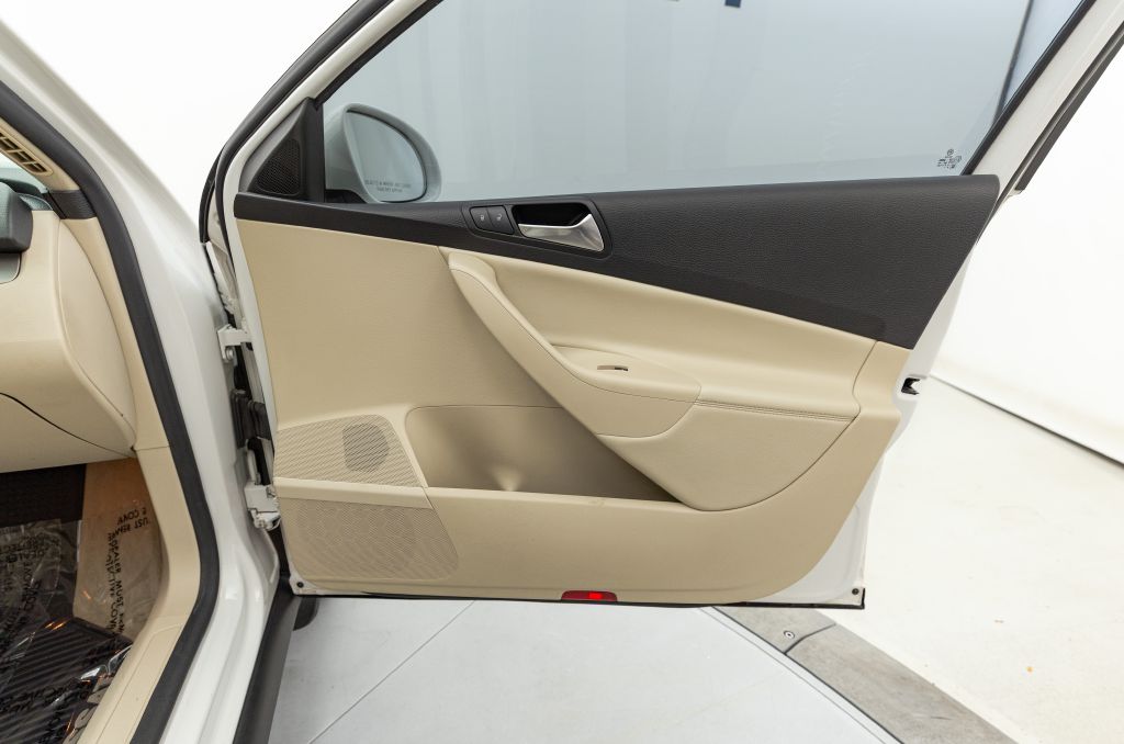 Photo 38 of this VOLKSWAGEN PASSAT