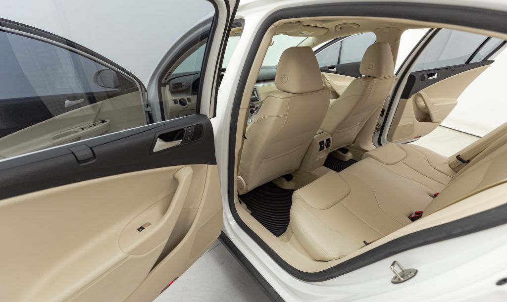 Photo 46 of this VOLKSWAGEN PASSAT