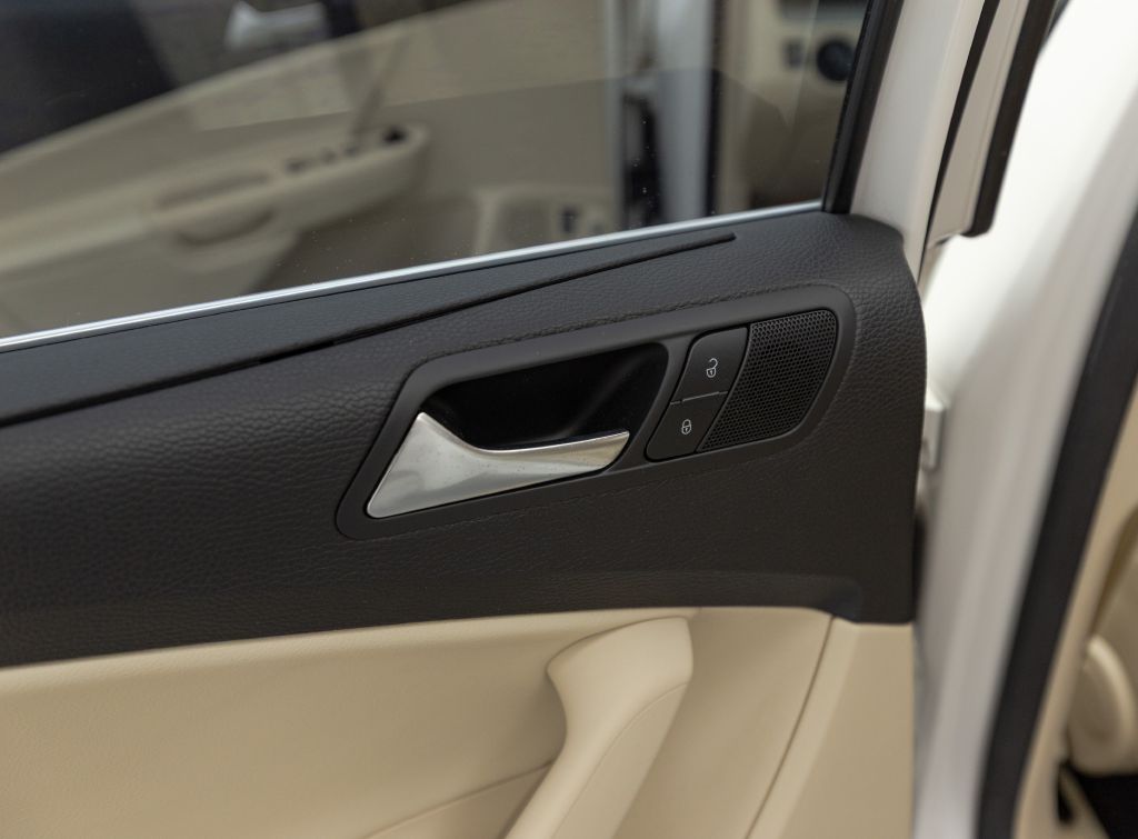 Photo 49 of this VOLKSWAGEN PASSAT