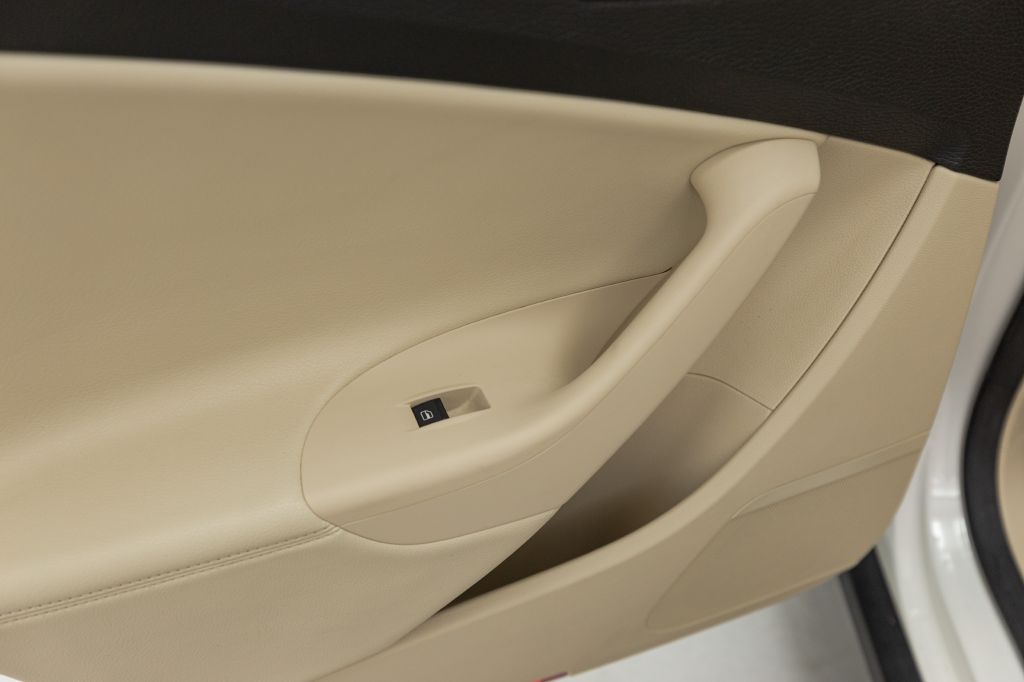 Photo 50 of this VOLKSWAGEN PASSAT