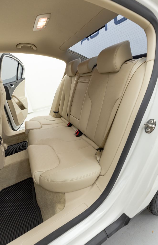 Photo 52 of this VOLKSWAGEN PASSAT