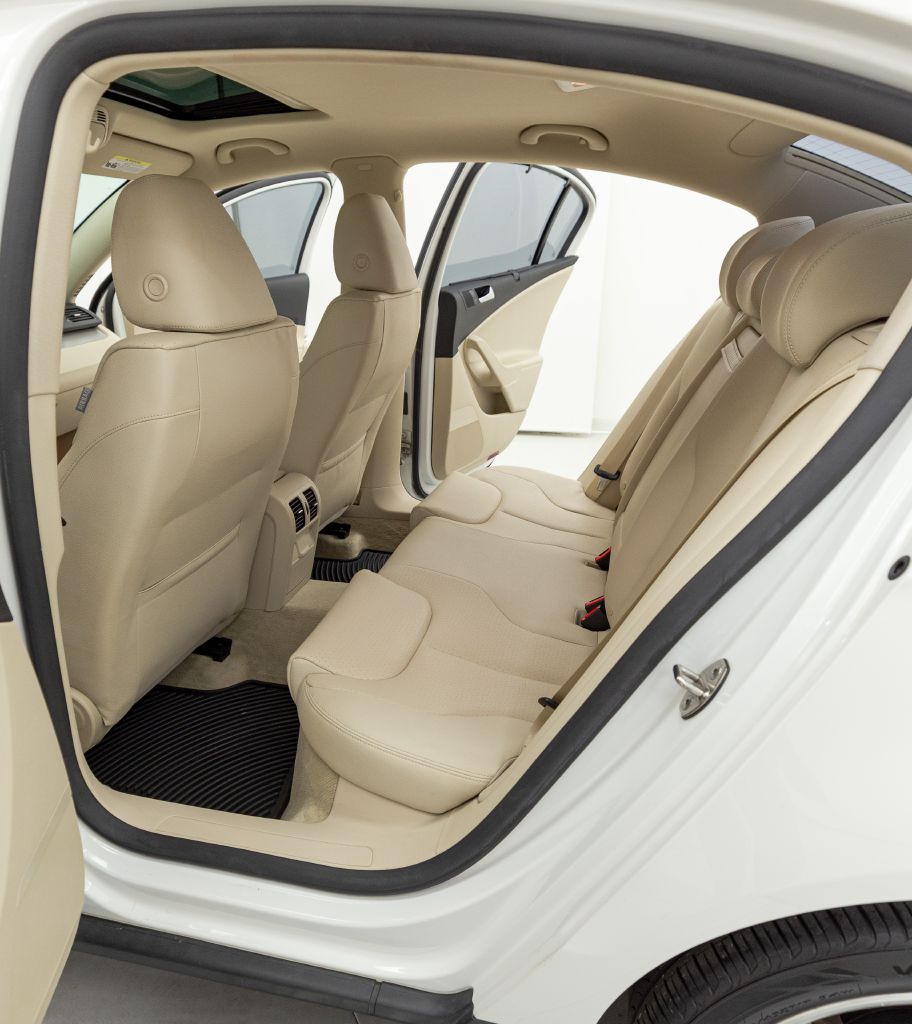 Photo 53 of this VOLKSWAGEN PASSAT