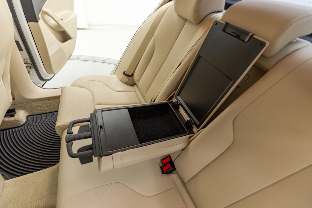 Photo 56 of this VOLKSWAGEN PASSAT