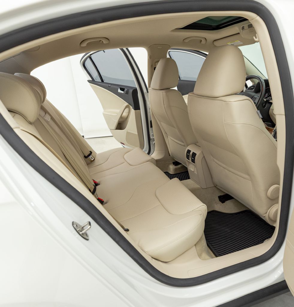 Photo 62 of this VOLKSWAGEN PASSAT