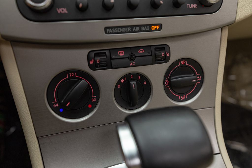 Photo 69 of this VOLKSWAGEN PASSAT