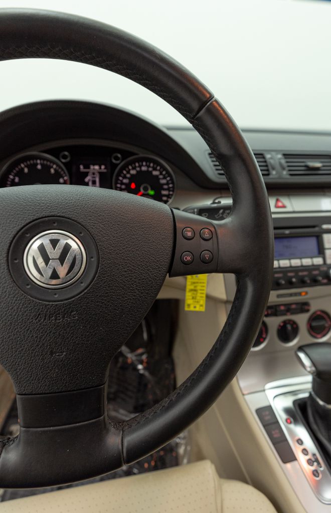 Photo 76 of this VOLKSWAGEN PASSAT