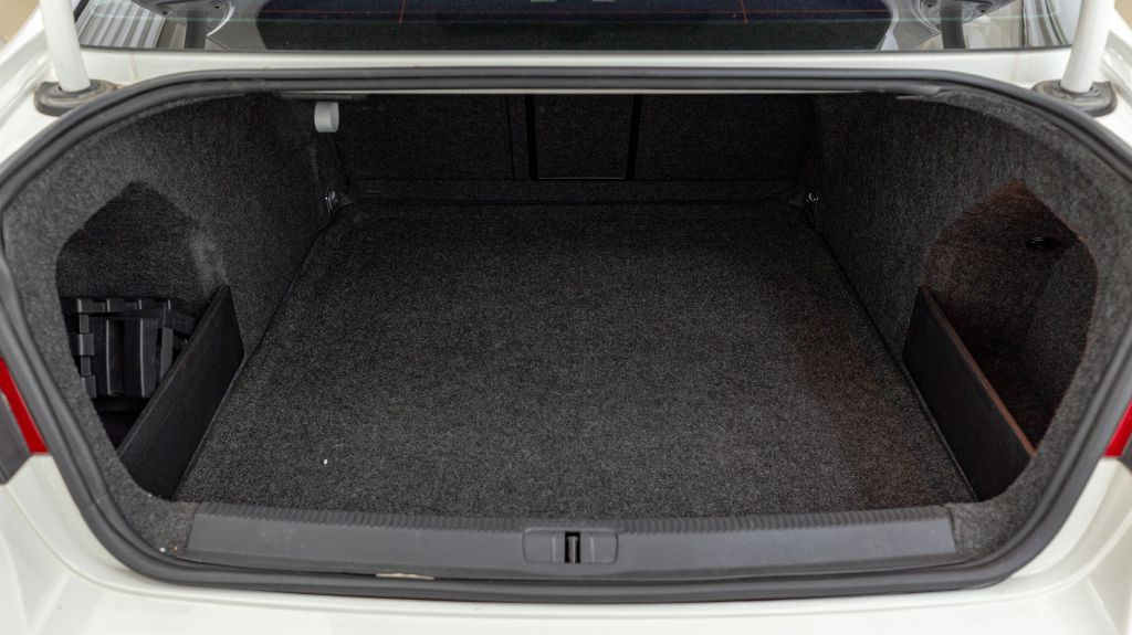 Photo 78 of this VOLKSWAGEN PASSAT