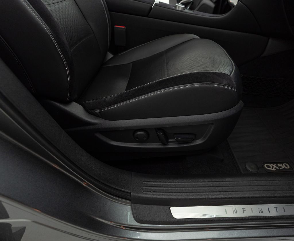 Photo 39 of this INFINITI QX50
