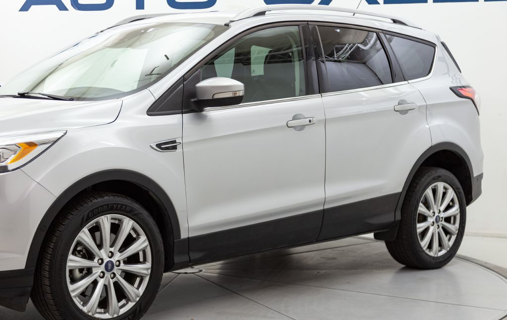 Photo 10 of this FORD ESCAPE