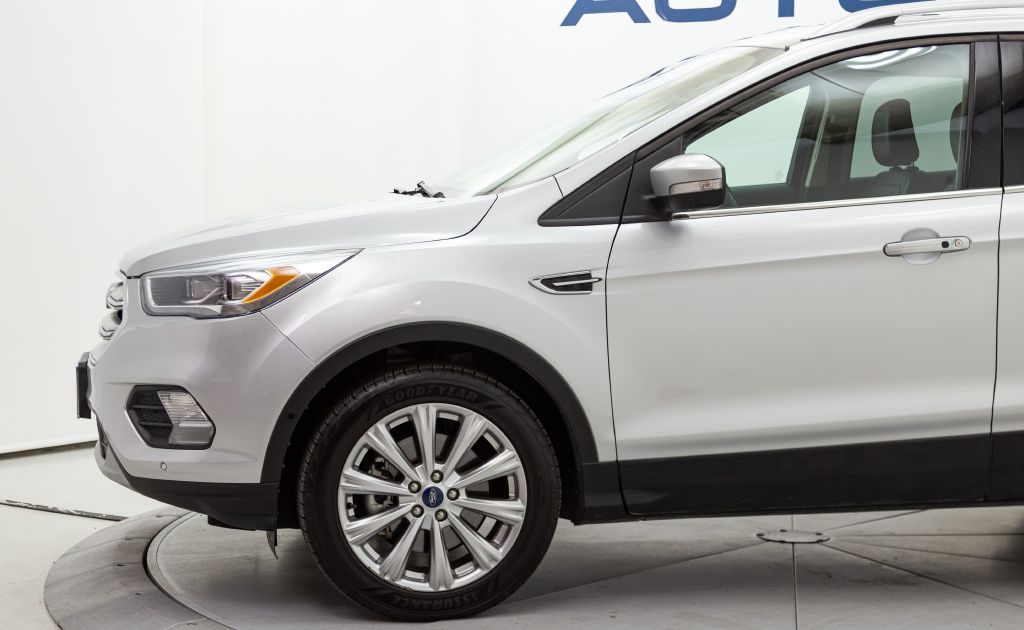 Photo 11 of this FORD ESCAPE