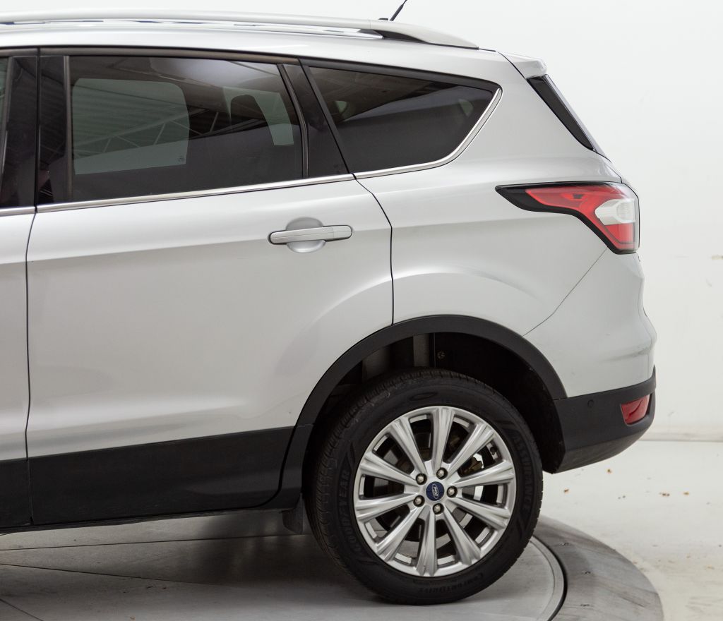 Photo 12 of this FORD ESCAPE