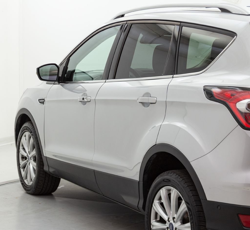 Photo 13 of this FORD ESCAPE
