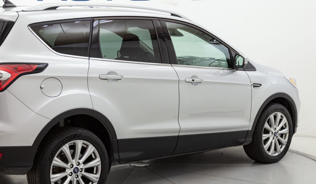 Photo 16 of this FORD ESCAPE