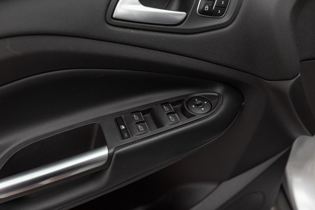 Photo 31 of this FORD ESCAPE