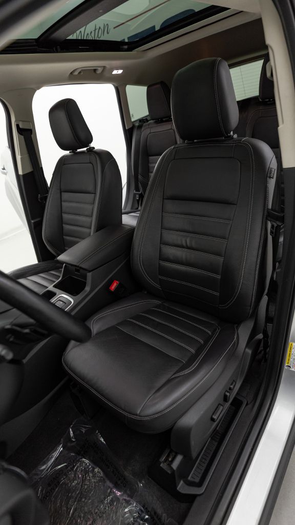Photo 33 of this FORD ESCAPE