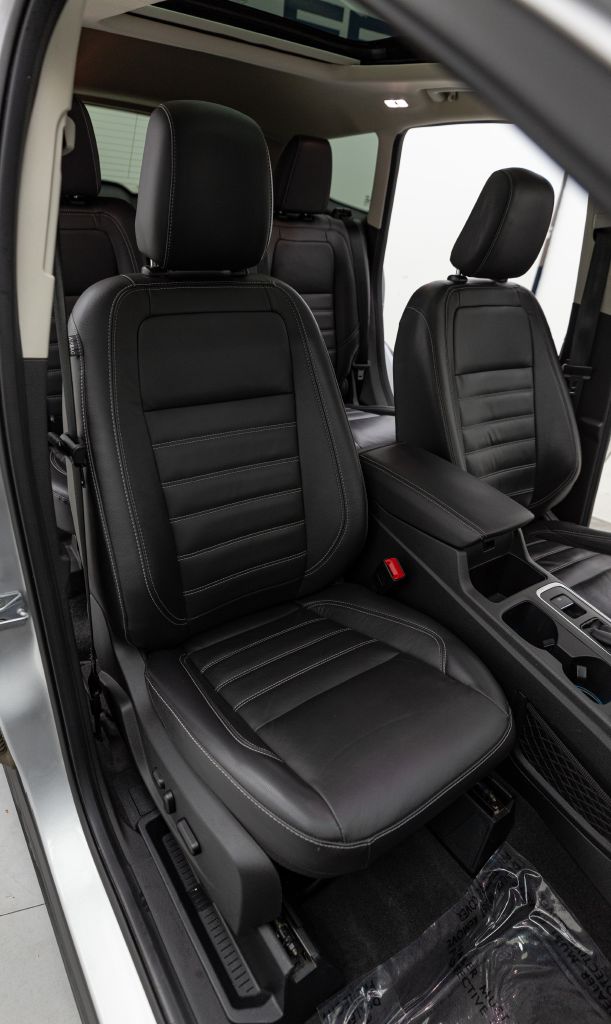 Photo 41 of this FORD ESCAPE