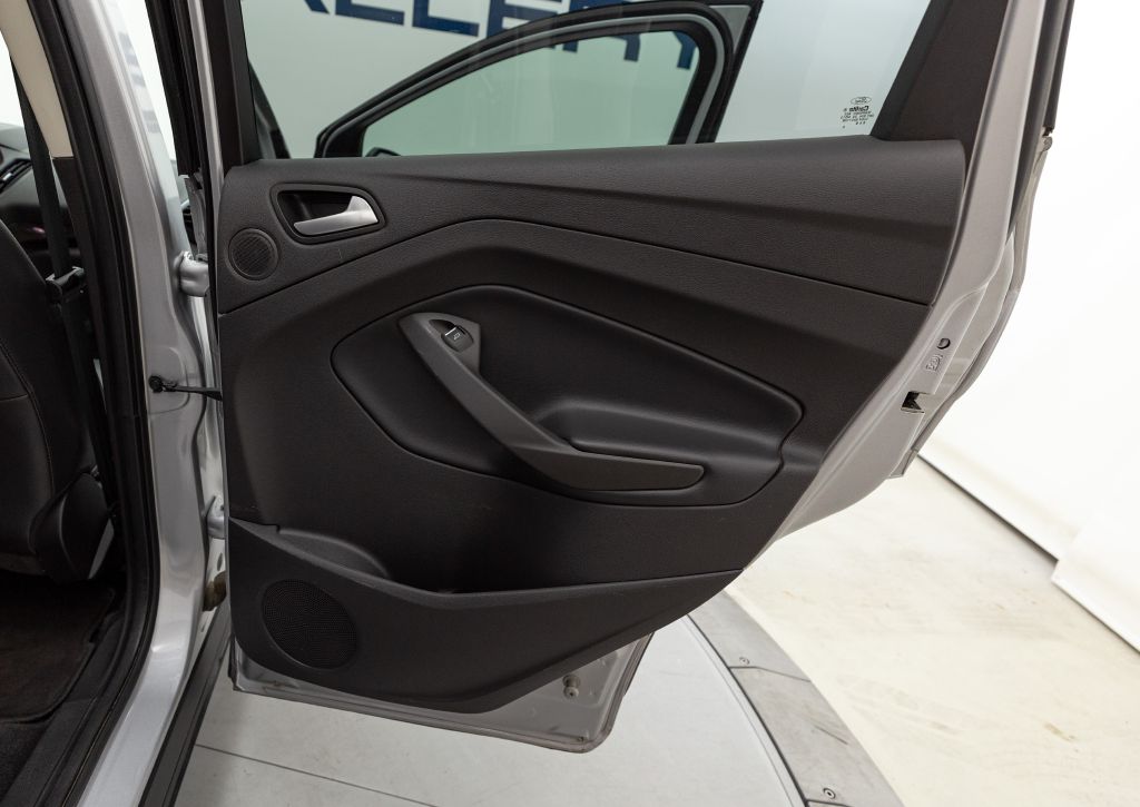 Photo 59 of this FORD ESCAPE