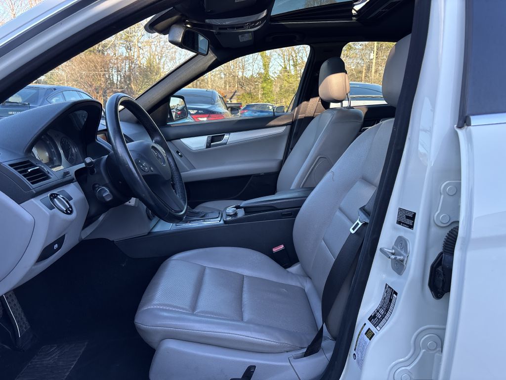 Photo 8 of this MERCEDES-BENZ C-CLASS