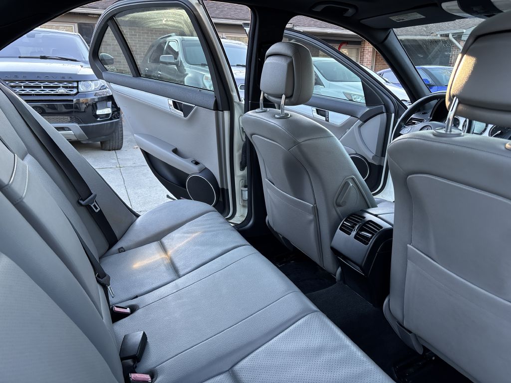 Photo 11 of this MERCEDES-BENZ C-CLASS