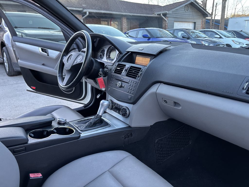 Photo 16 of this MERCEDES-BENZ C-CLASS