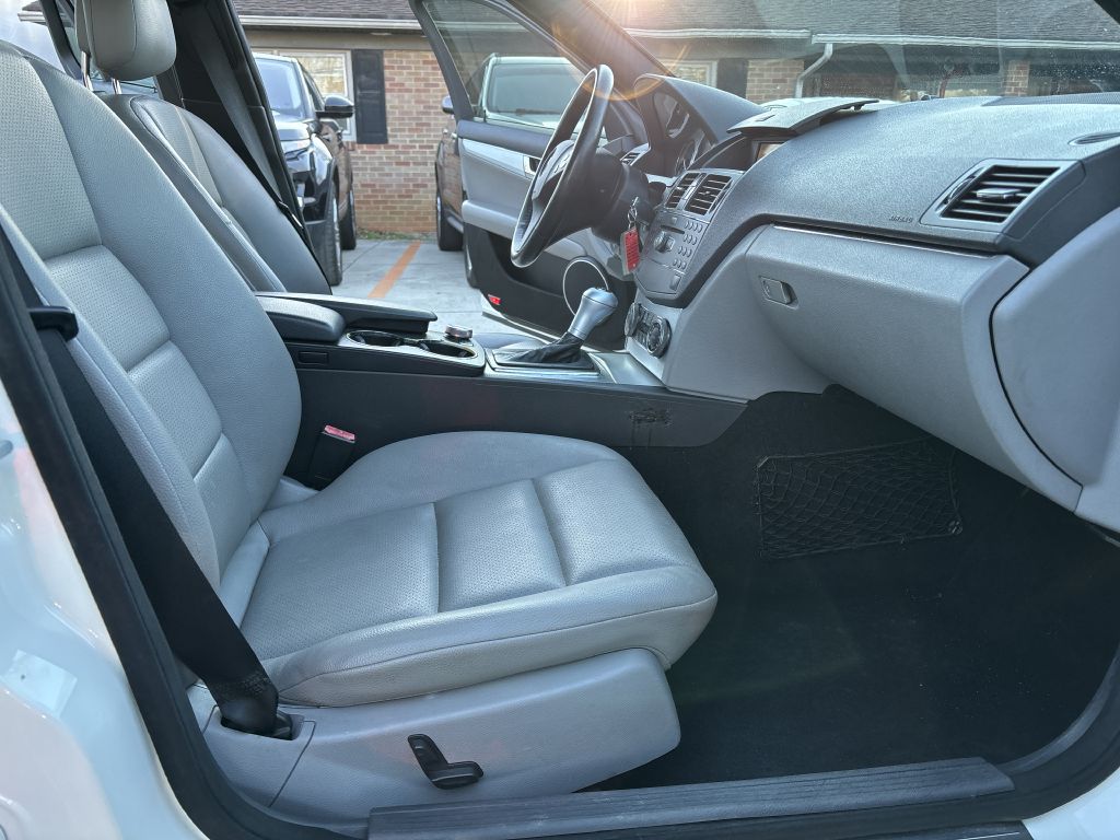Photo 17 of this MERCEDES-BENZ C-CLASS
