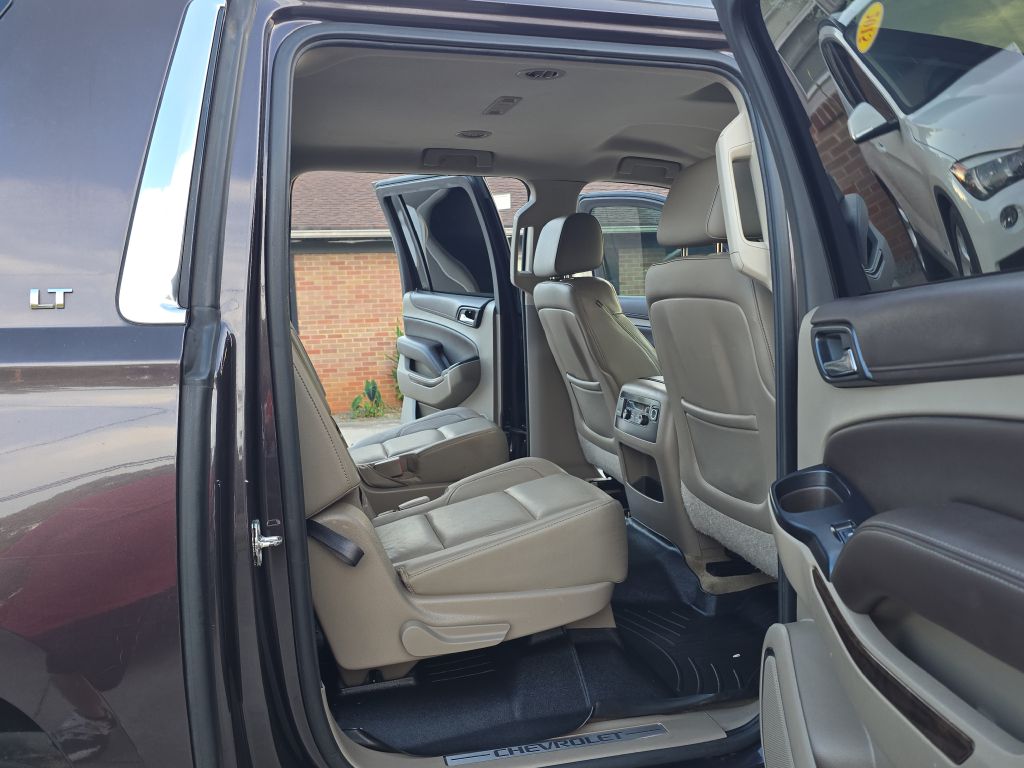 Photo 14 of this CHEVROLET SUBURBAN