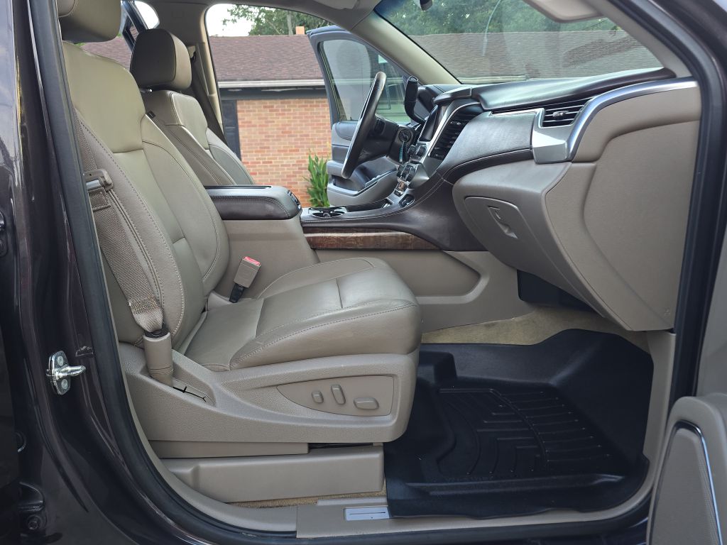 Photo 21 of this CHEVROLET SUBURBAN