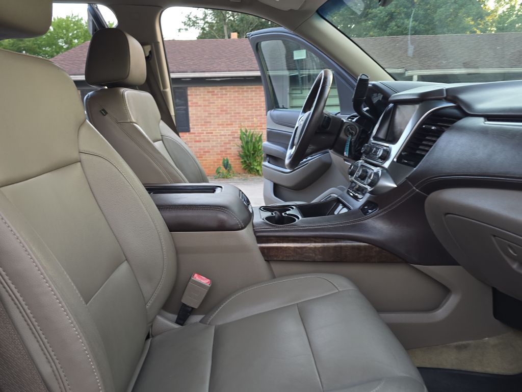 Photo 22 of this CHEVROLET SUBURBAN