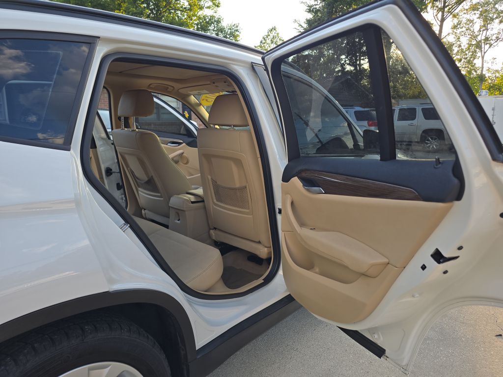 Photo 13 of this BMW X1