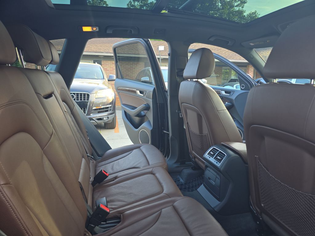 Photo 10 of this AUDI Q5