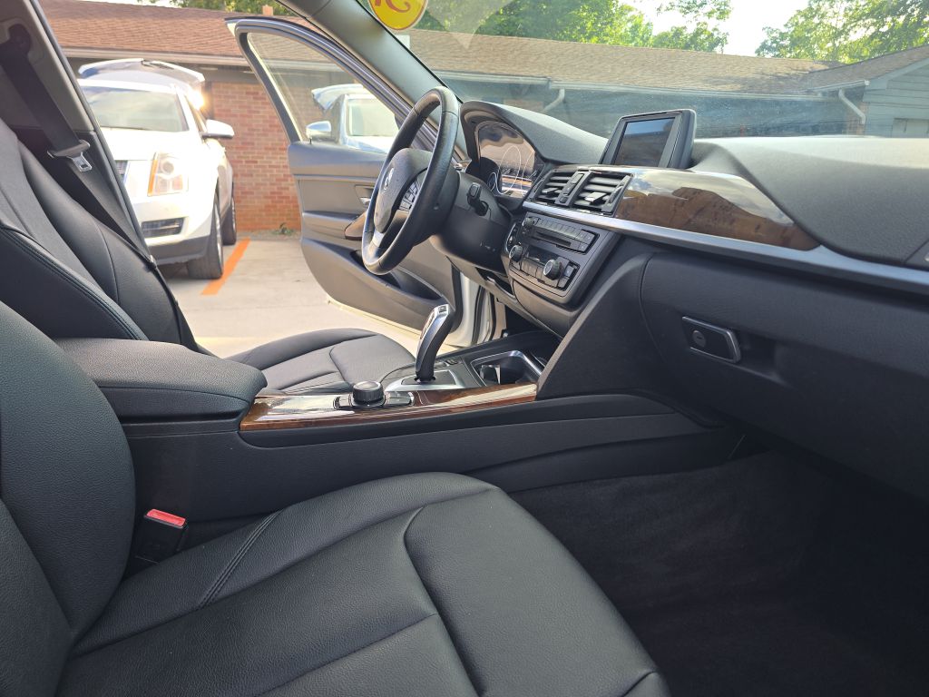 Photo 23 of this BMW 320