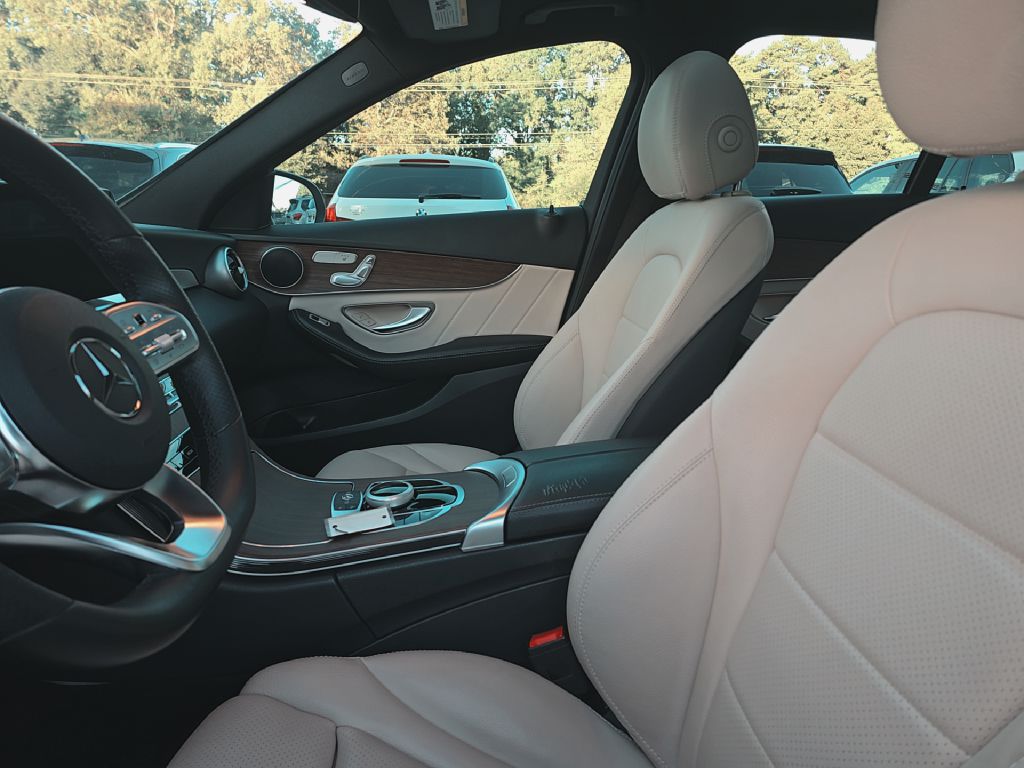 Photo 14 of this MERCEDES-BENZ C-CLASS