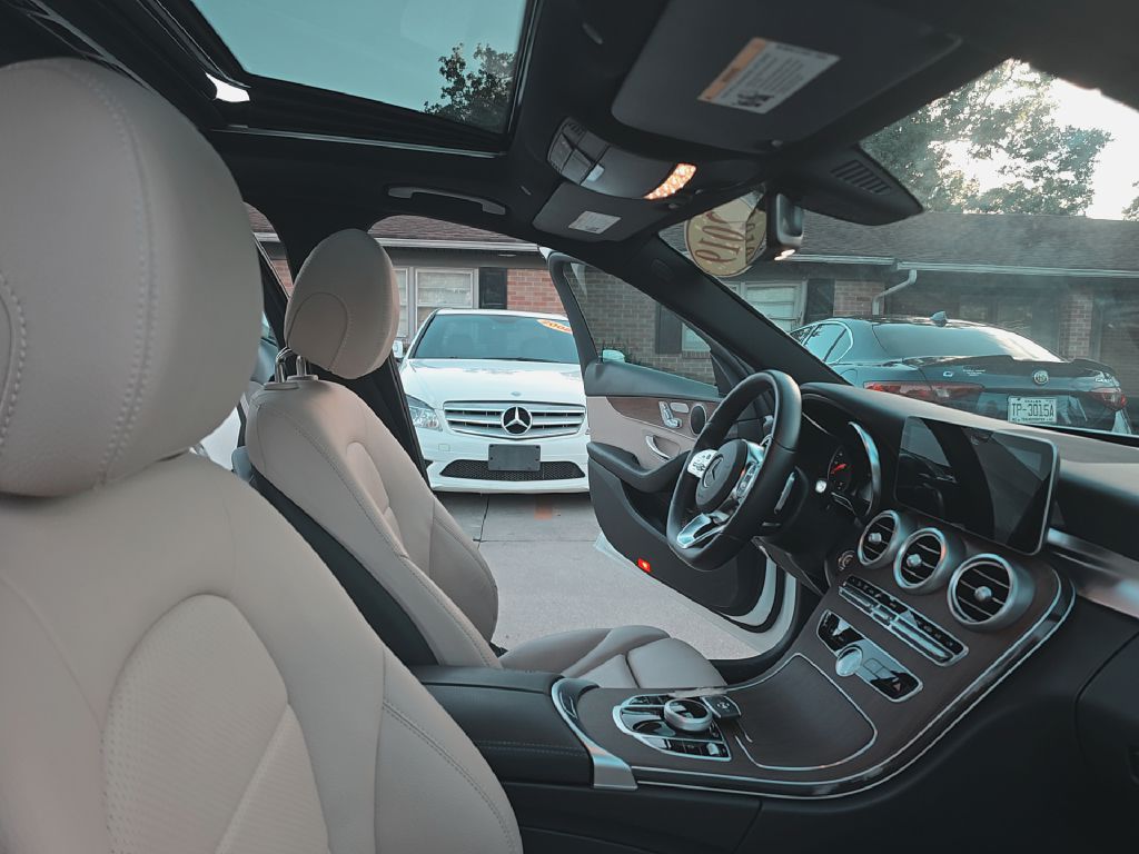 Photo 24 of this MERCEDES-BENZ C-CLASS