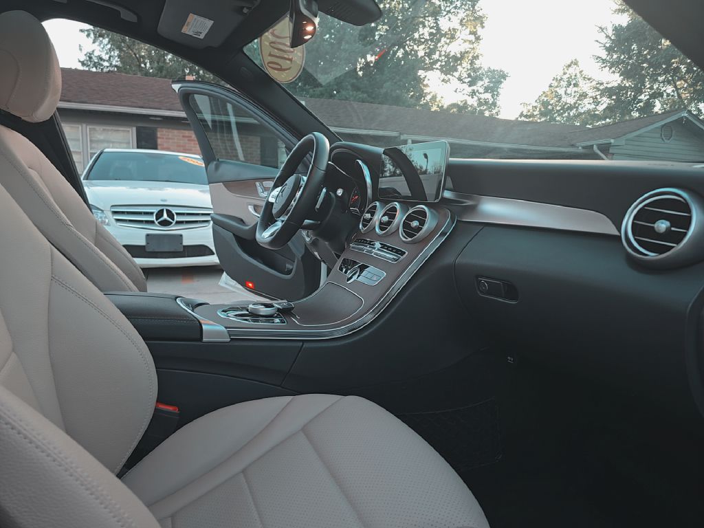 Photo 25 of this MERCEDES-BENZ C-CLASS