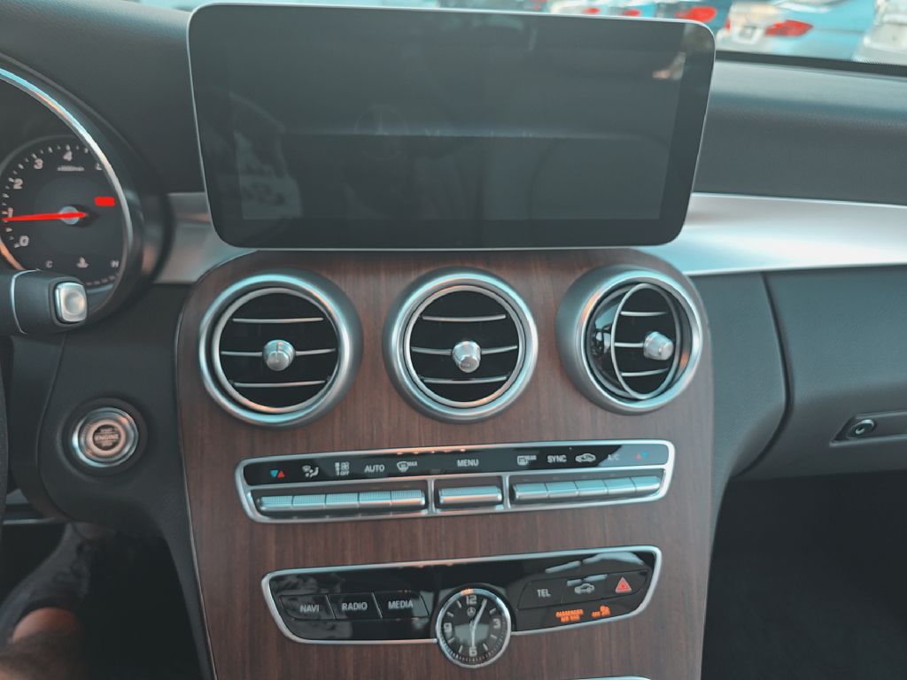 Photo 28 of this MERCEDES-BENZ C-CLASS