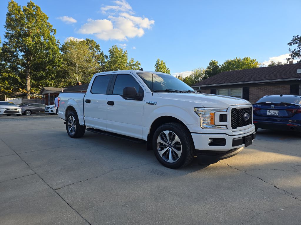 Photo 3 of this FORD F150