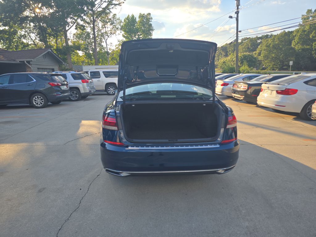 Photo 7 of this VOLKSWAGEN PASSAT