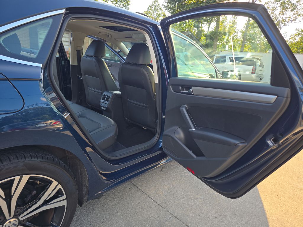 Photo 16 of this VOLKSWAGEN PASSAT