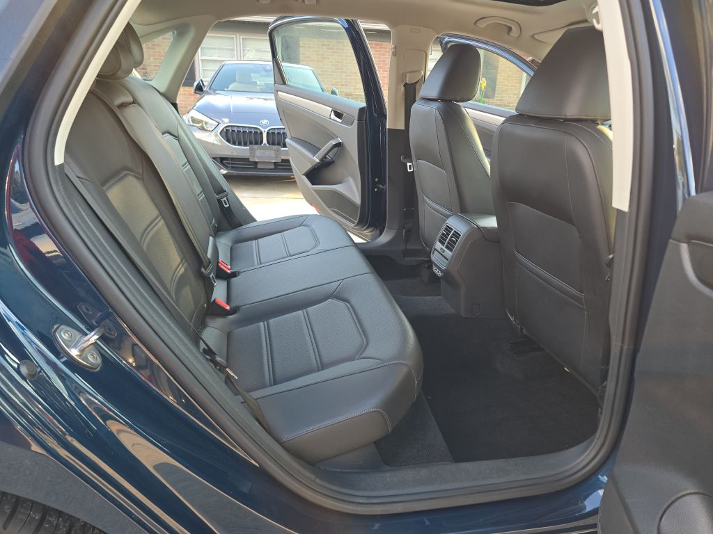 Photo 17 of this VOLKSWAGEN PASSAT