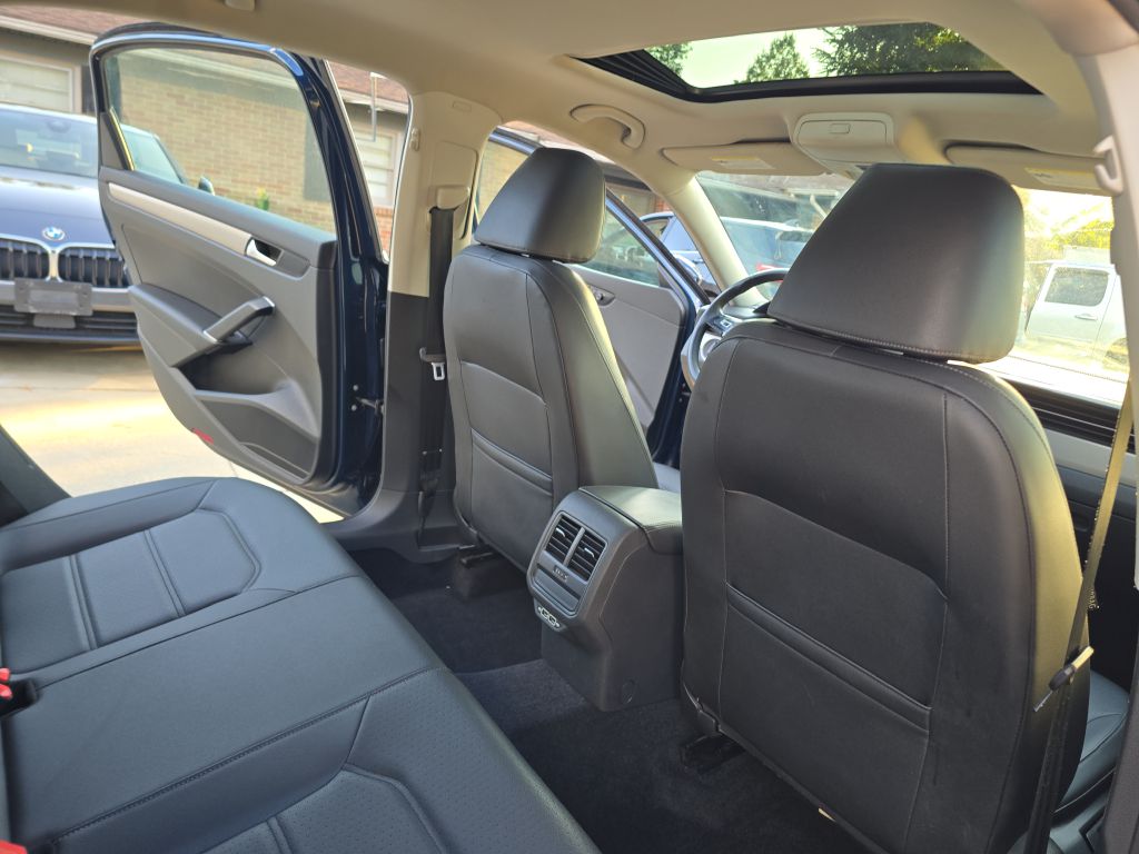 Photo 18 of this VOLKSWAGEN PASSAT