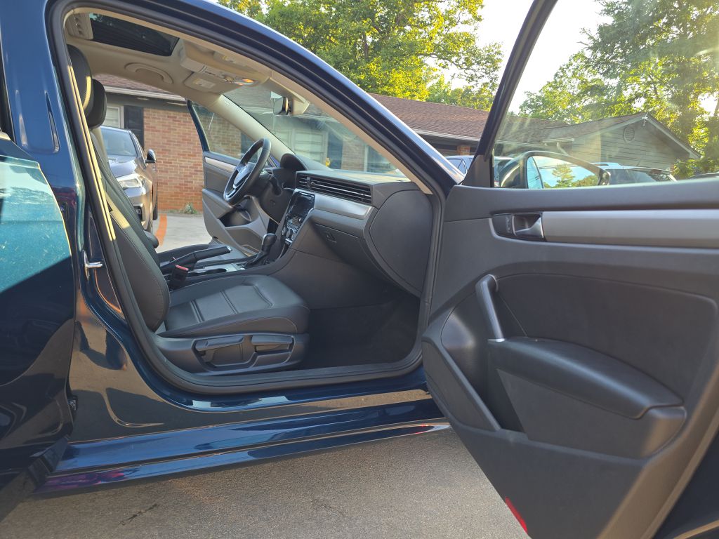 Photo 19 of this VOLKSWAGEN PASSAT