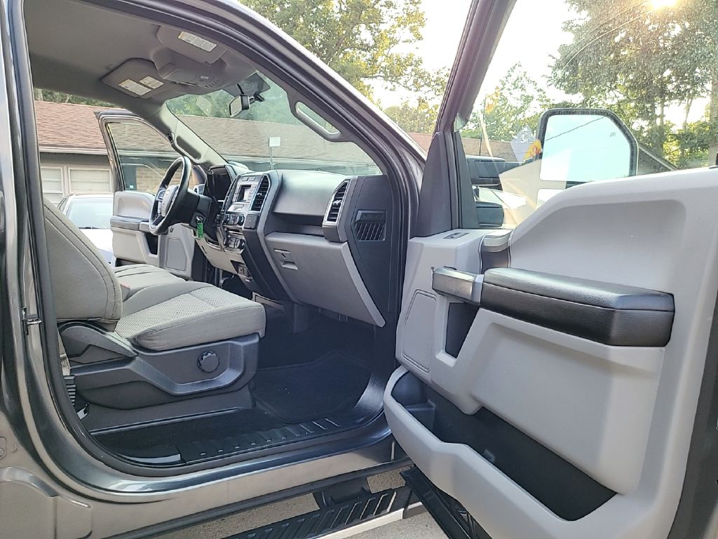 Photo 18 of this FORD F150