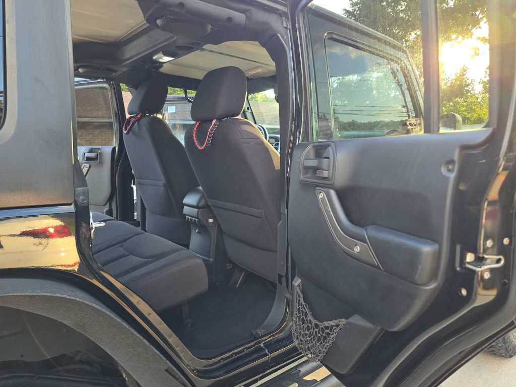 Photo 18 of this JEEP WRANGLER UNLIMI