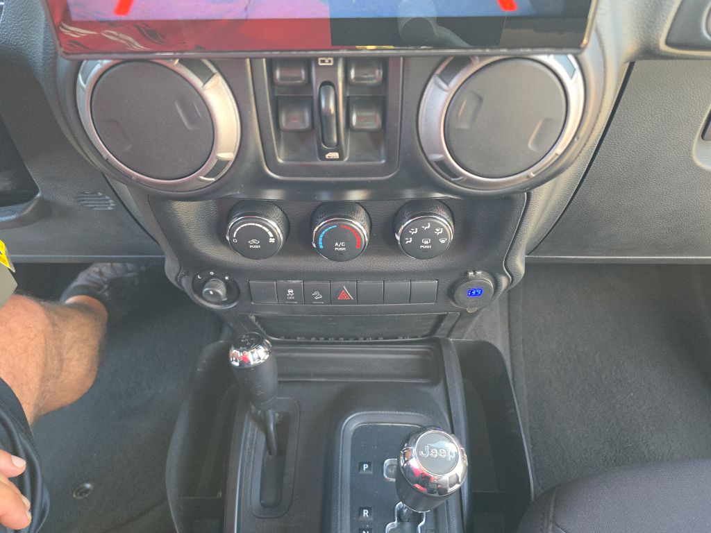 Photo 26 of this JEEP WRANGLER UNLIMI