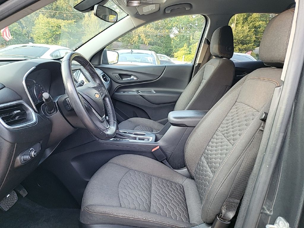 Photo 8 of this CHEVROLET EQUINOX