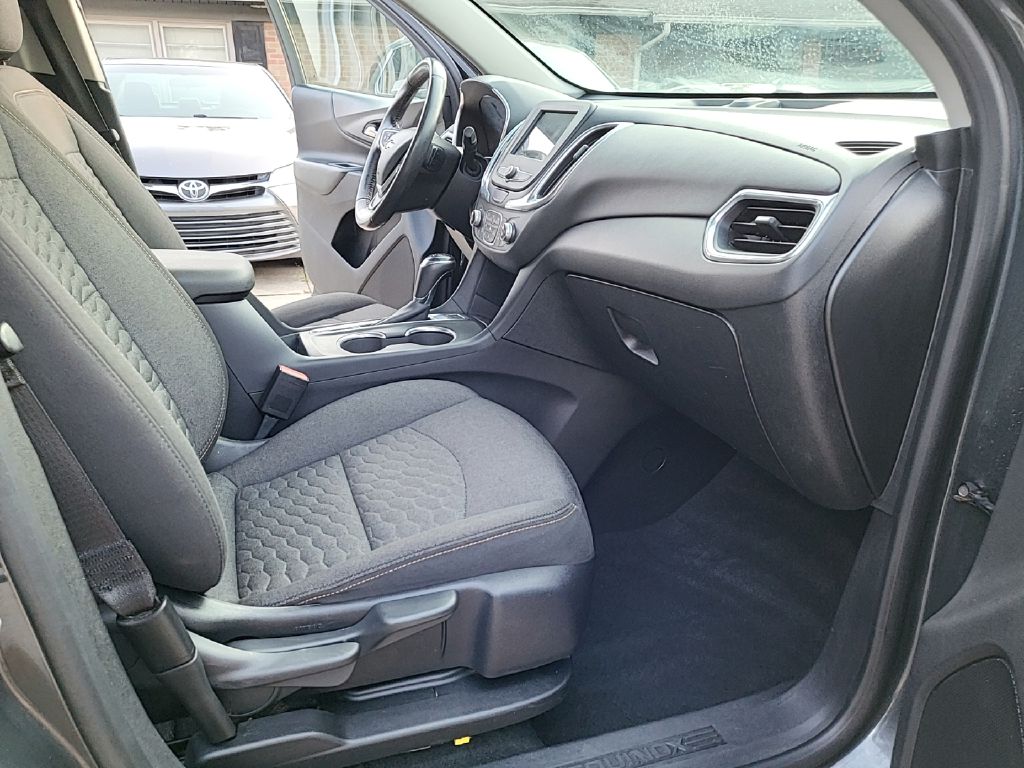 Photo 18 of this CHEVROLET EQUINOX