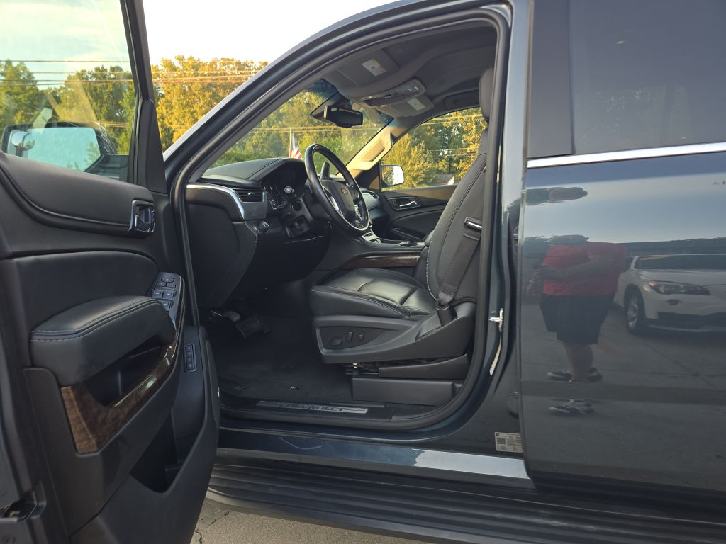 Photo 7 of this CHEVROLET TAHOE