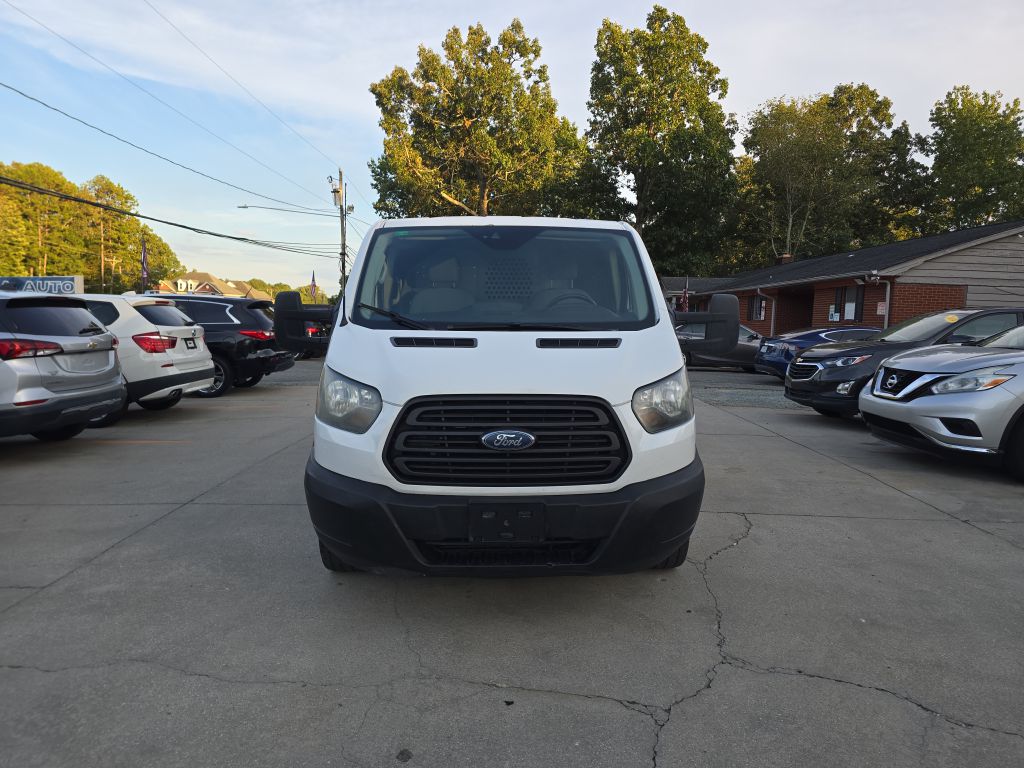 Photo 2 of this FORD TRANSIT