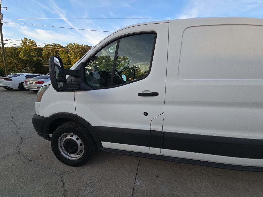 Photo 11 of this FORD TRANSIT